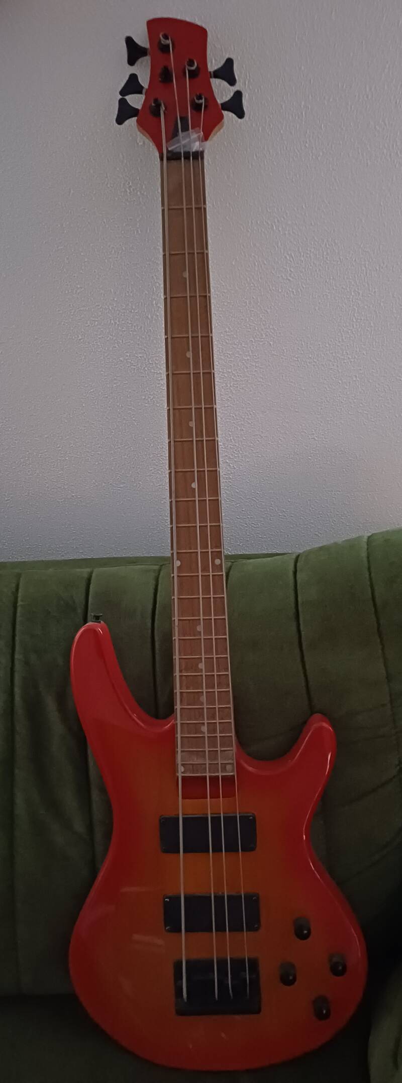 basgitaar 5 snarig. opknapper