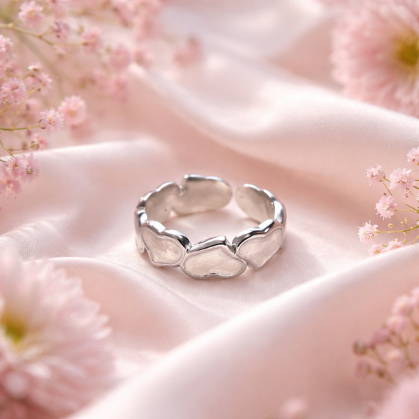 Stainless Steel ring met parelmoer hartjes