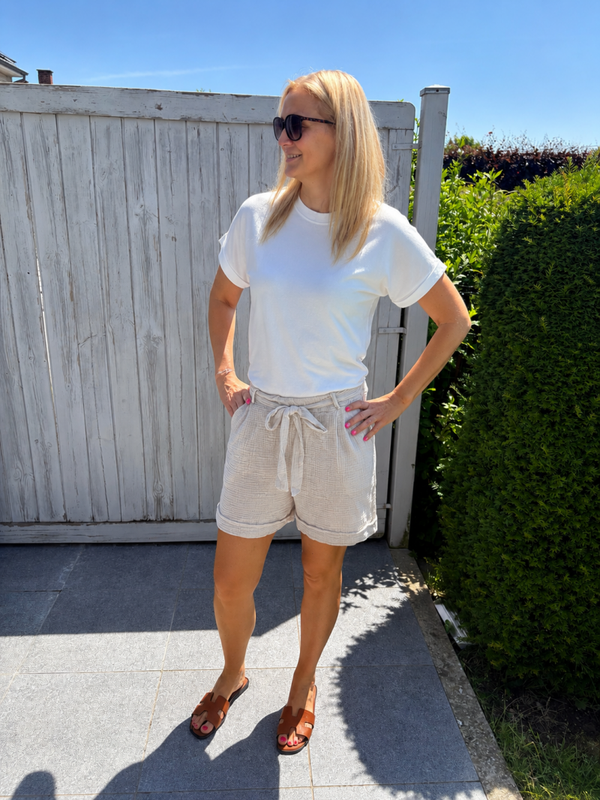 Beige short in tetra stof
