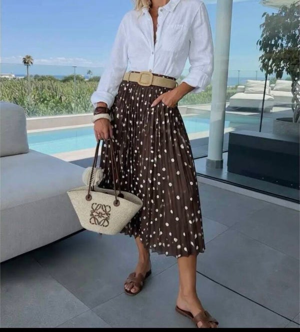 Geplisseerde rok met stippenprint en raffia-riem
