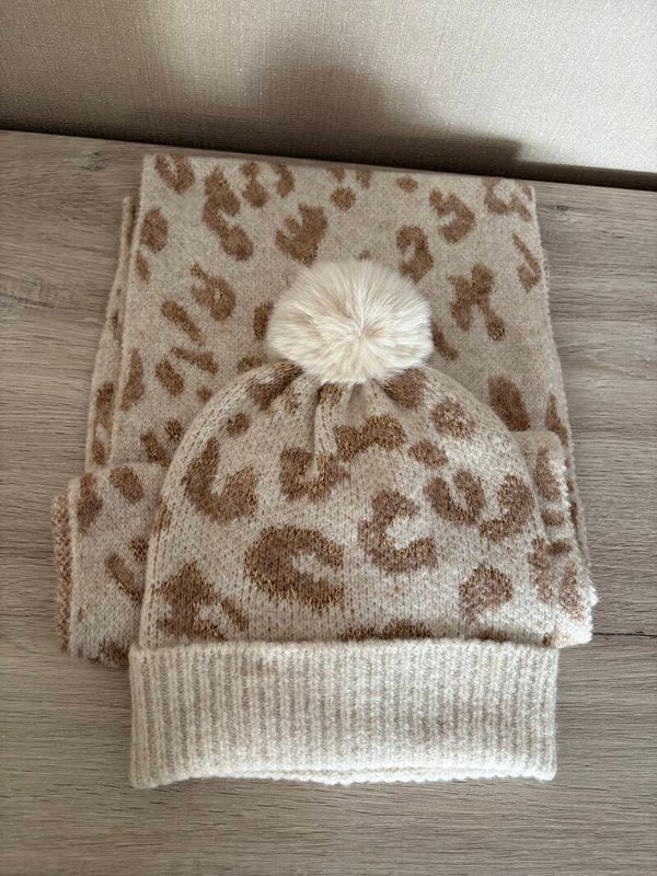 Beige/bruine sjaal met muts