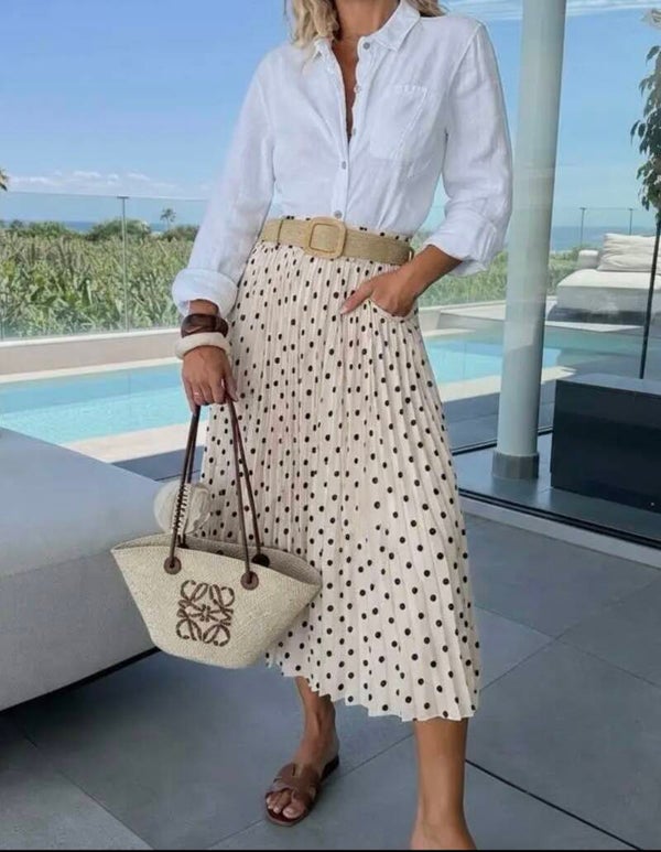 Geplisseerde rok met stippenprint en raffia-riem