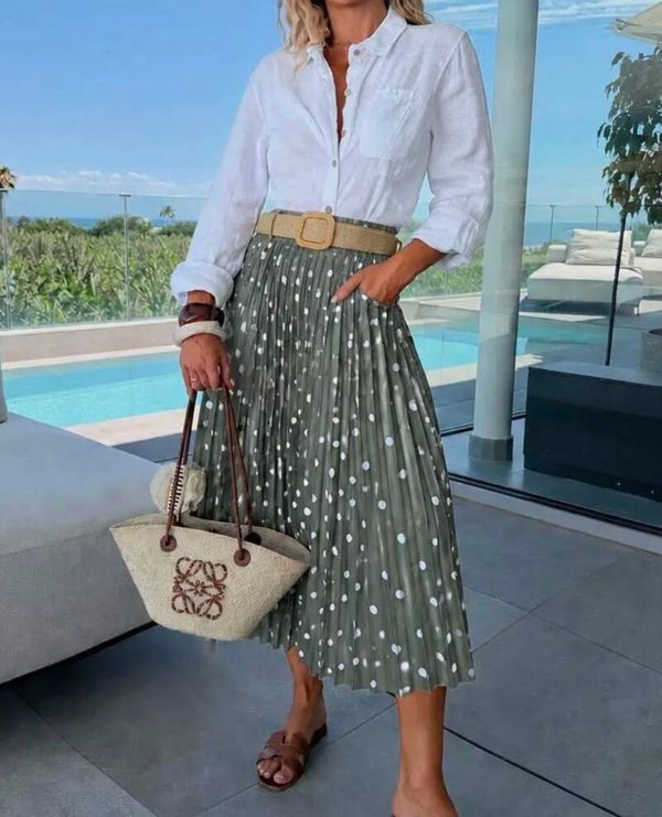 Geplisseerde rok met stippenprint en raffia-riem