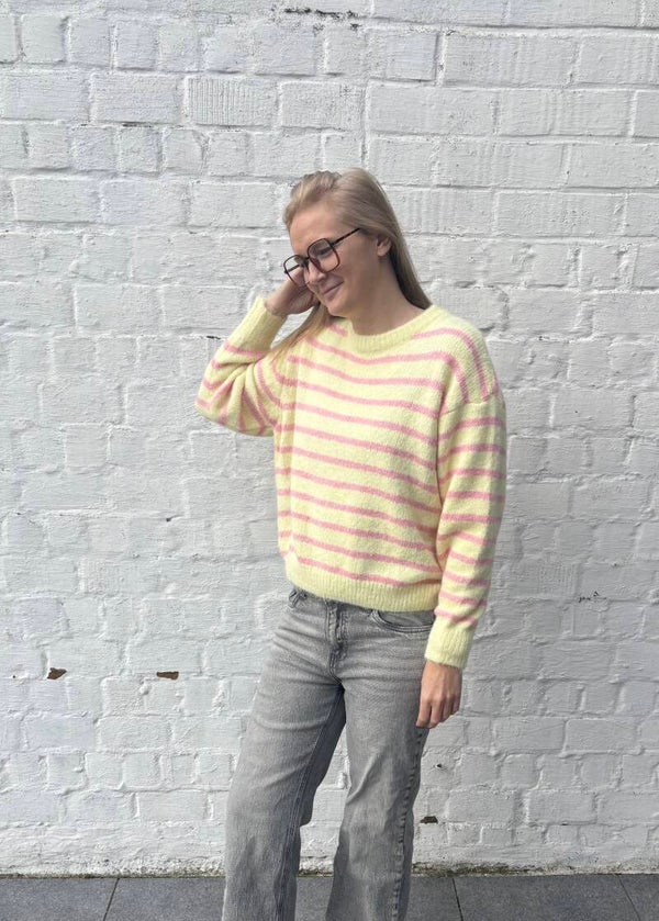 Geel/roos gestreepte pull