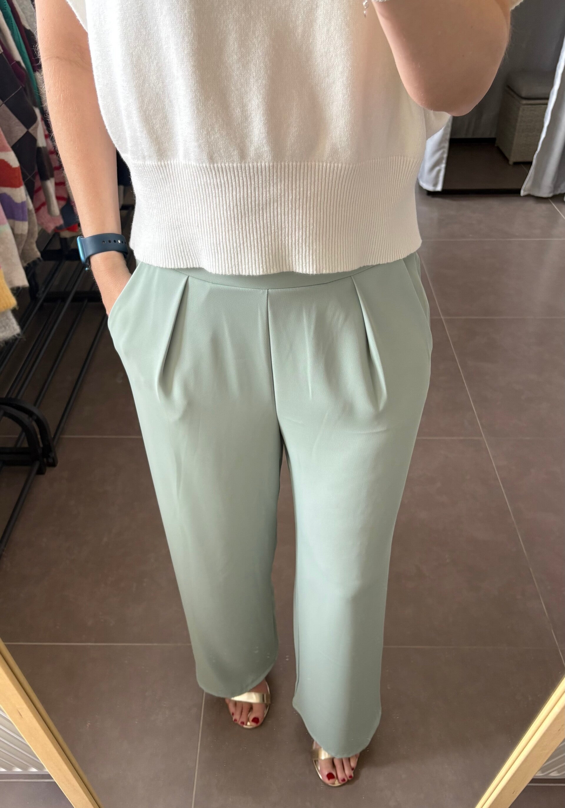 Lichtgroene broek met elastische band