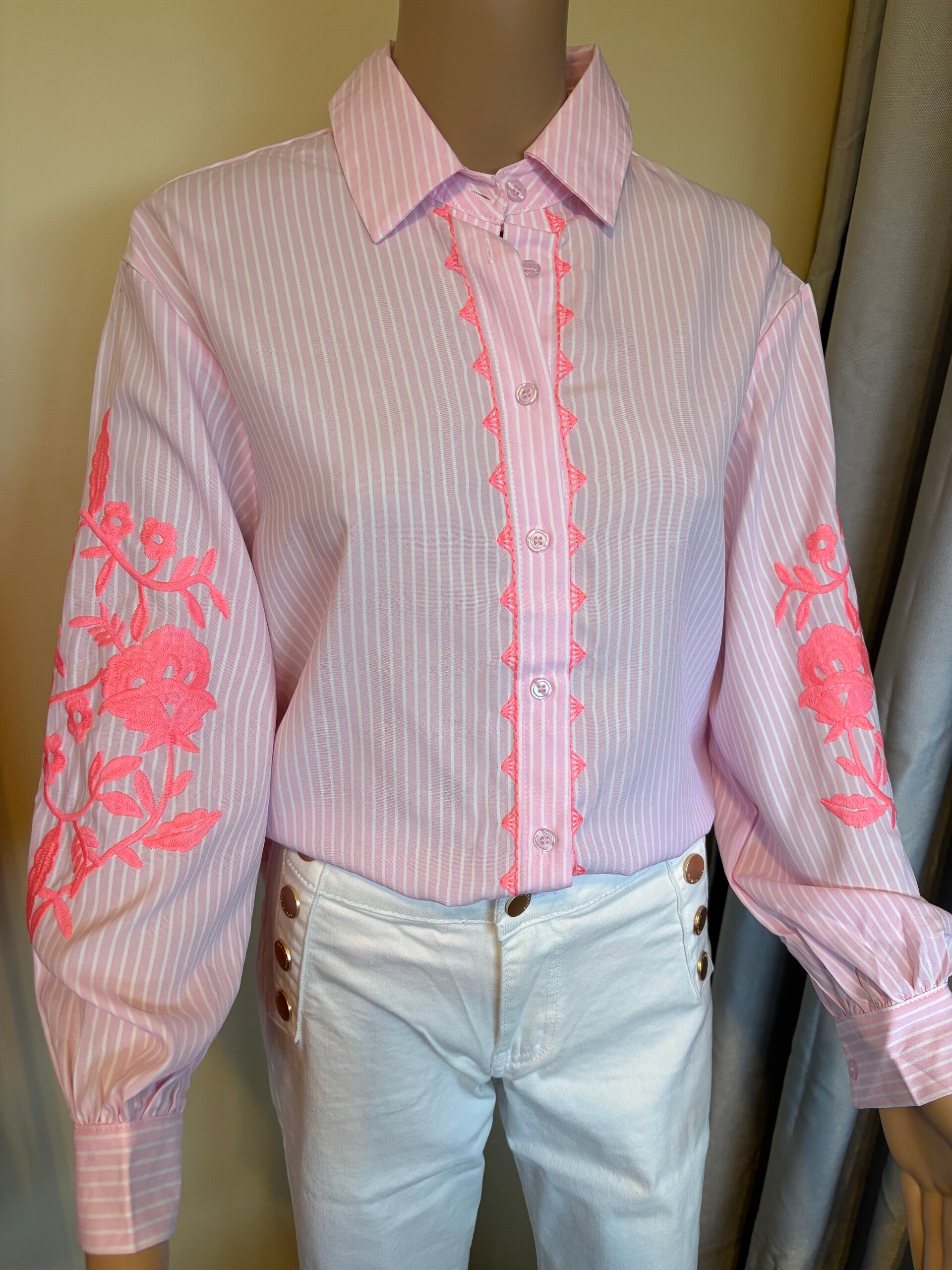 Roze blouse met accentmouw