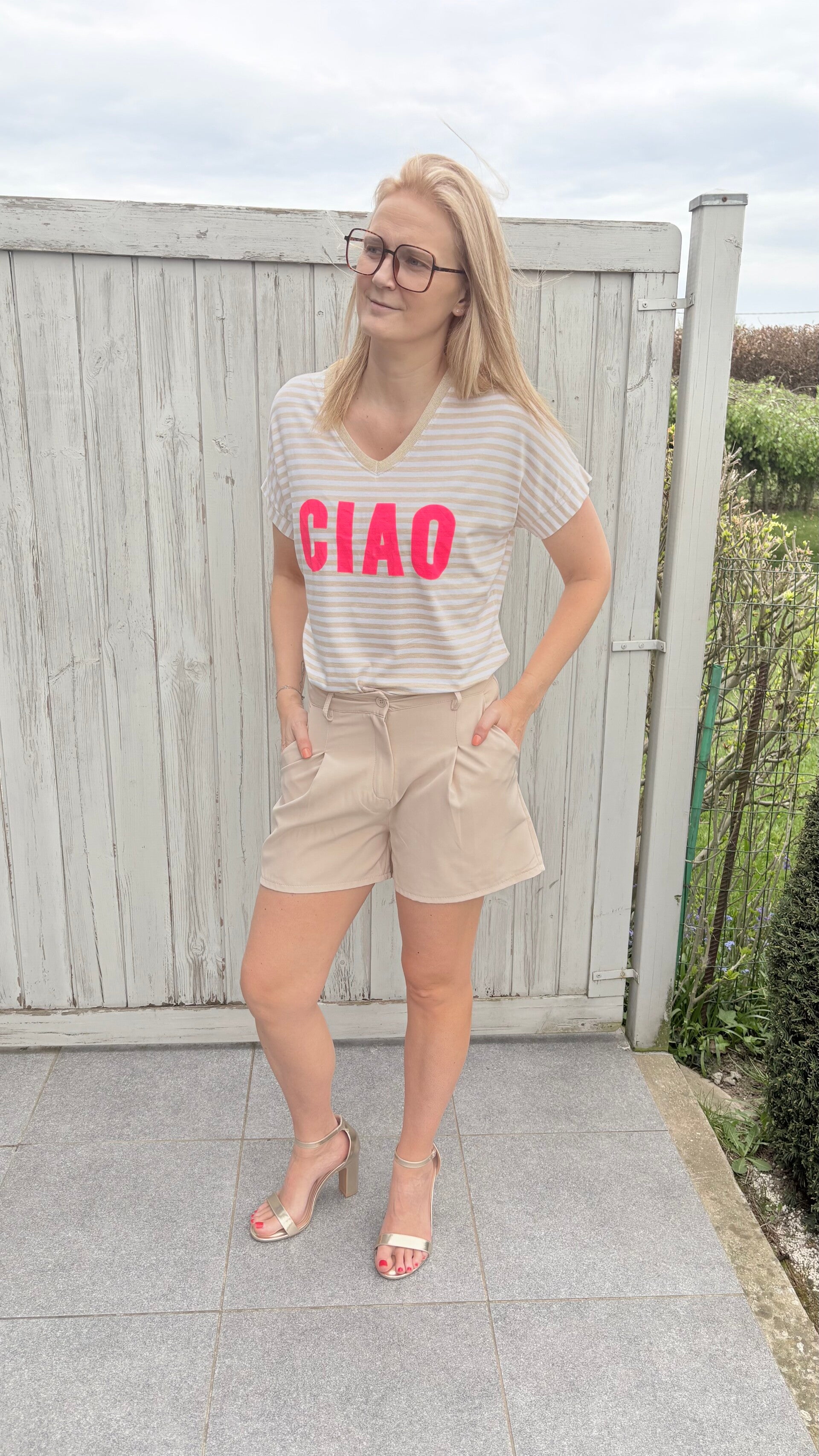 Beige short