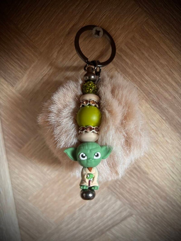 Basic Yoda met beige pom