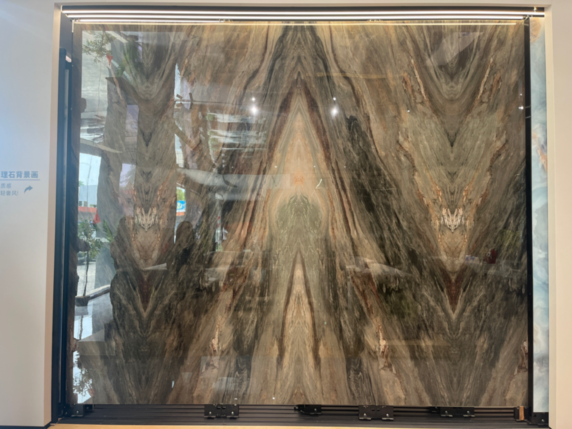 Fox StoneLux Marble Panel – Bookmatch Luxe Edition