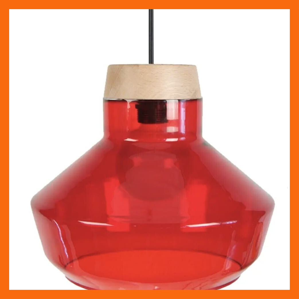 Hanglamp in rood glas met Scandinavisch karakter