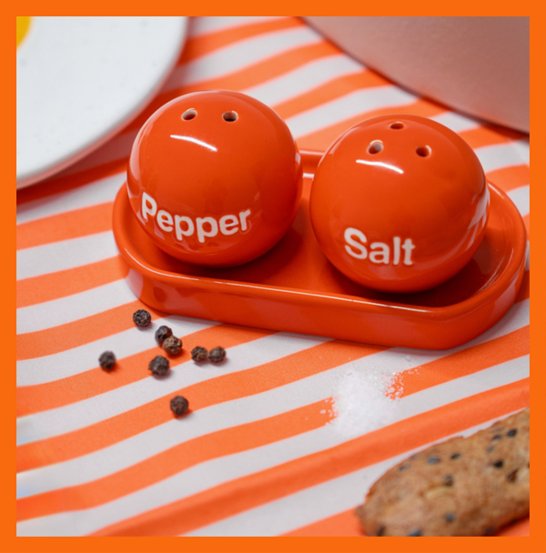 Oranje Zout- en Peperstel – Rond Design met Tray