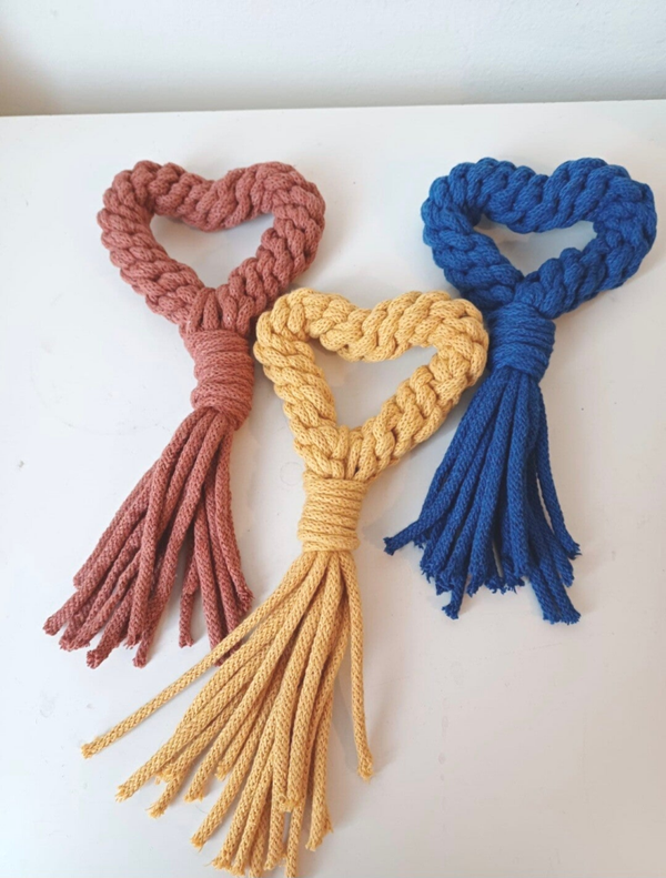 Speelset van 3 duiirzame bijthartjes voor je hond – Made by Bolletje van katoen