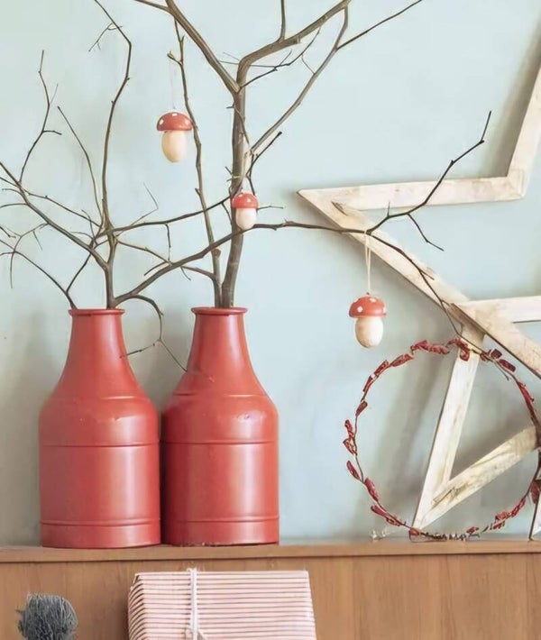 Rode metalen flesvaas – designobject - licht en kwalitatief