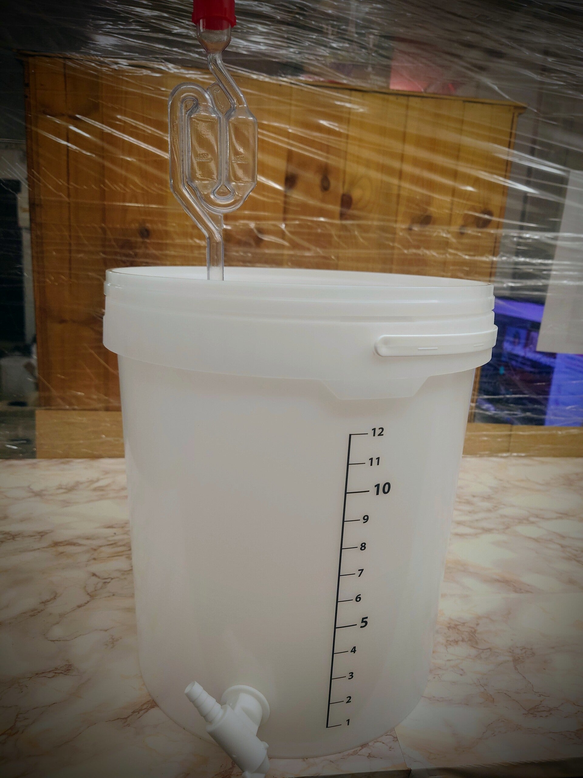 15L kotiviiniastia hanalla ja vesilukolla