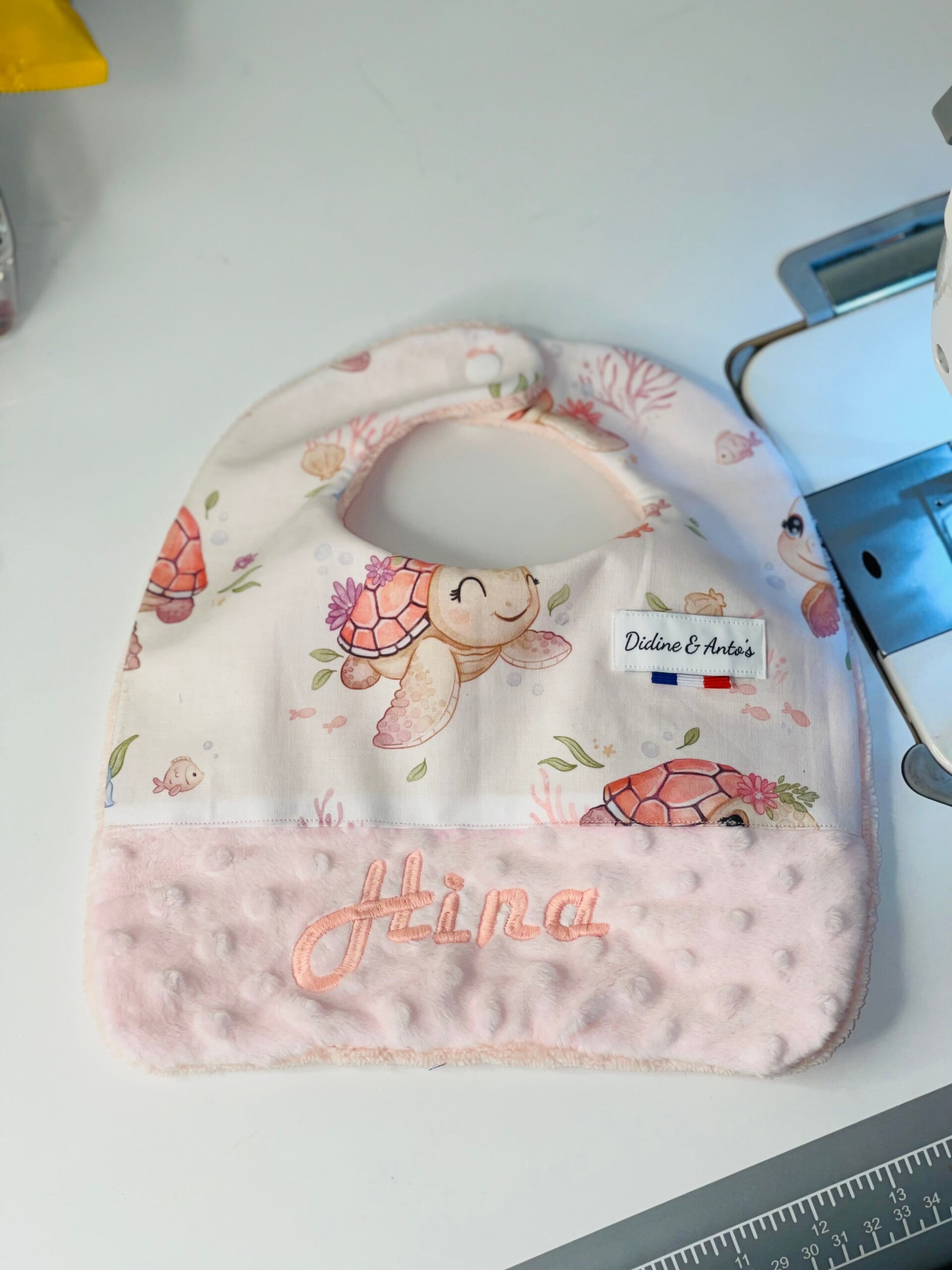 Bavoir tortue rose minky