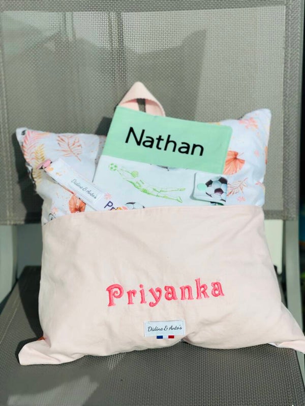 Lot coussin, protège carnet et attache tétine