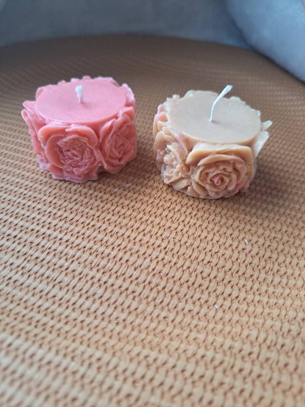 Runde Kerze mit Rosen