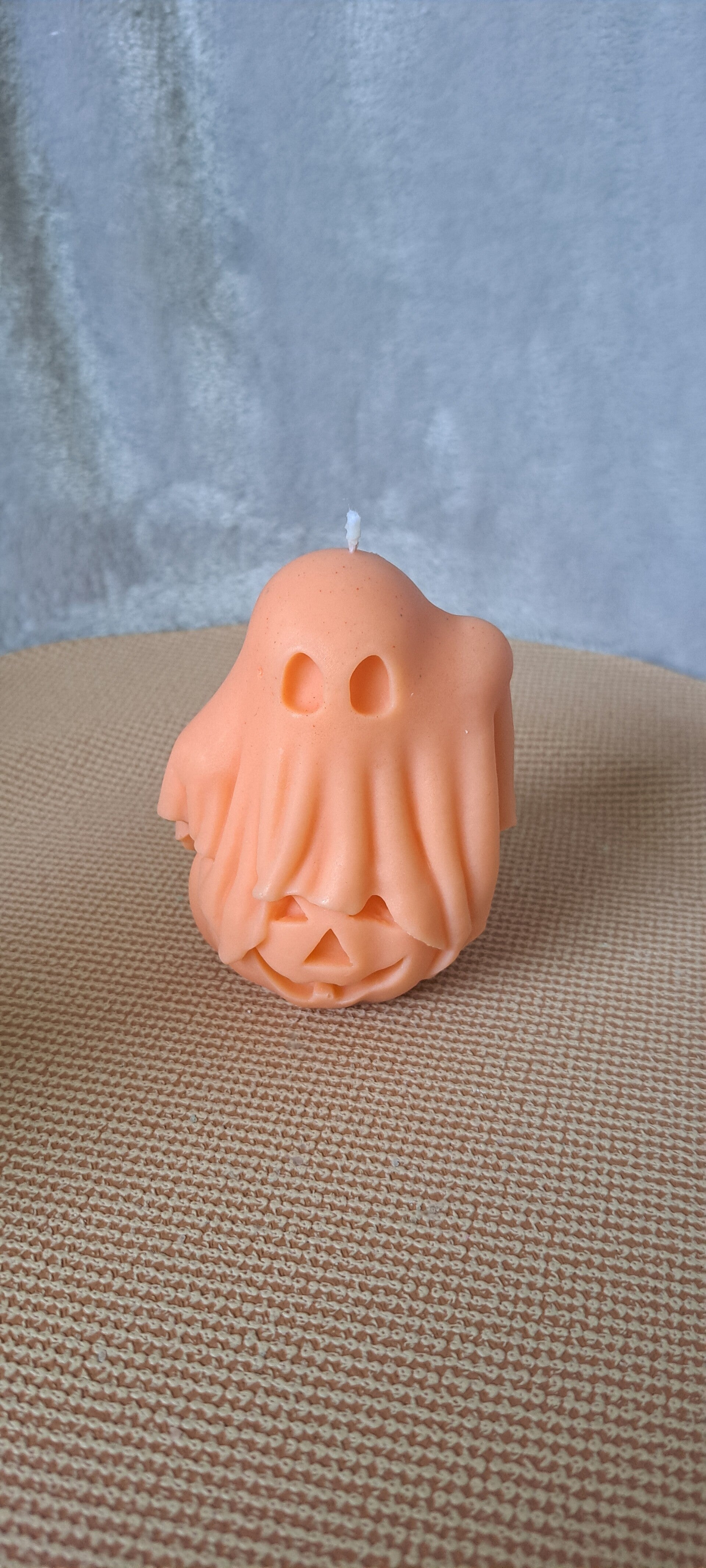 Geist auf einem Kürbis