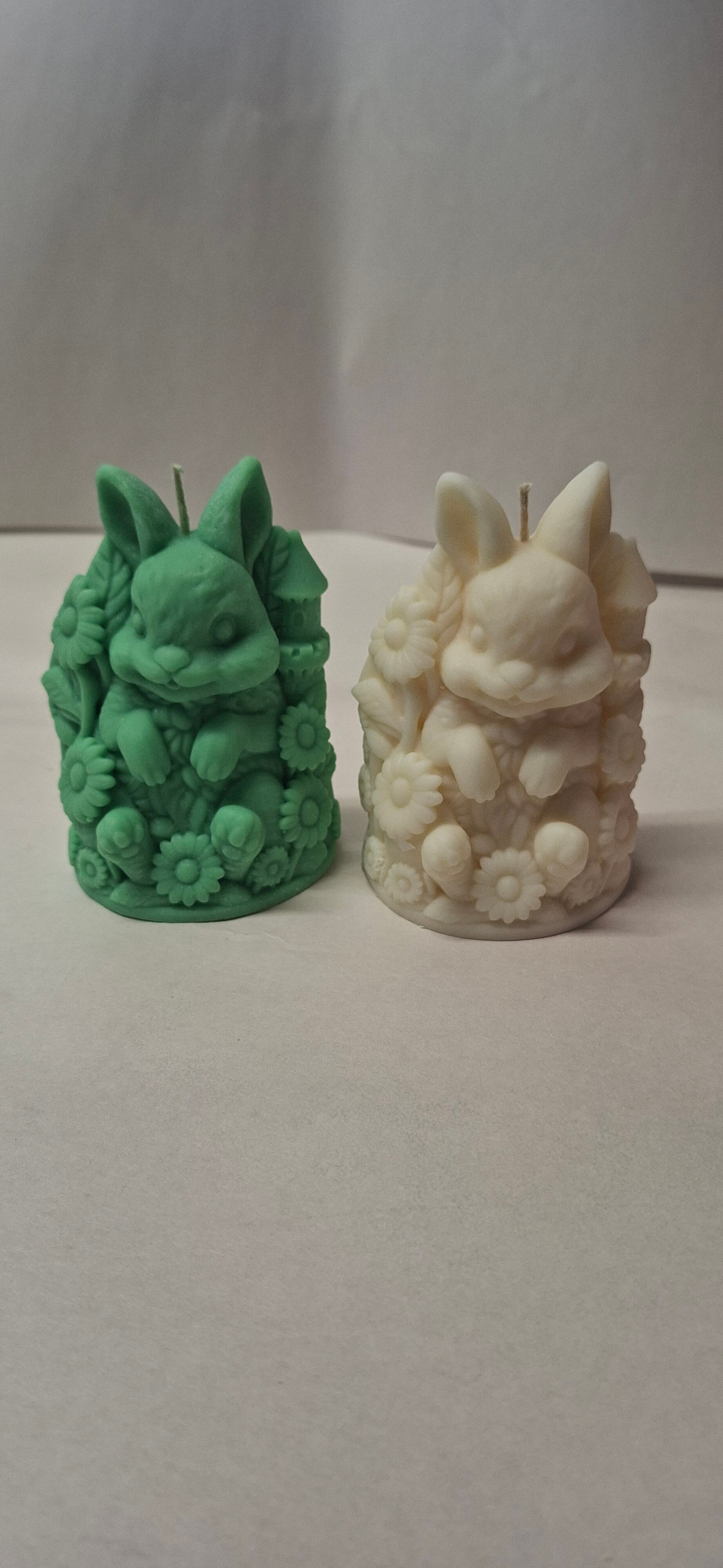 Osterhase mit Blumen