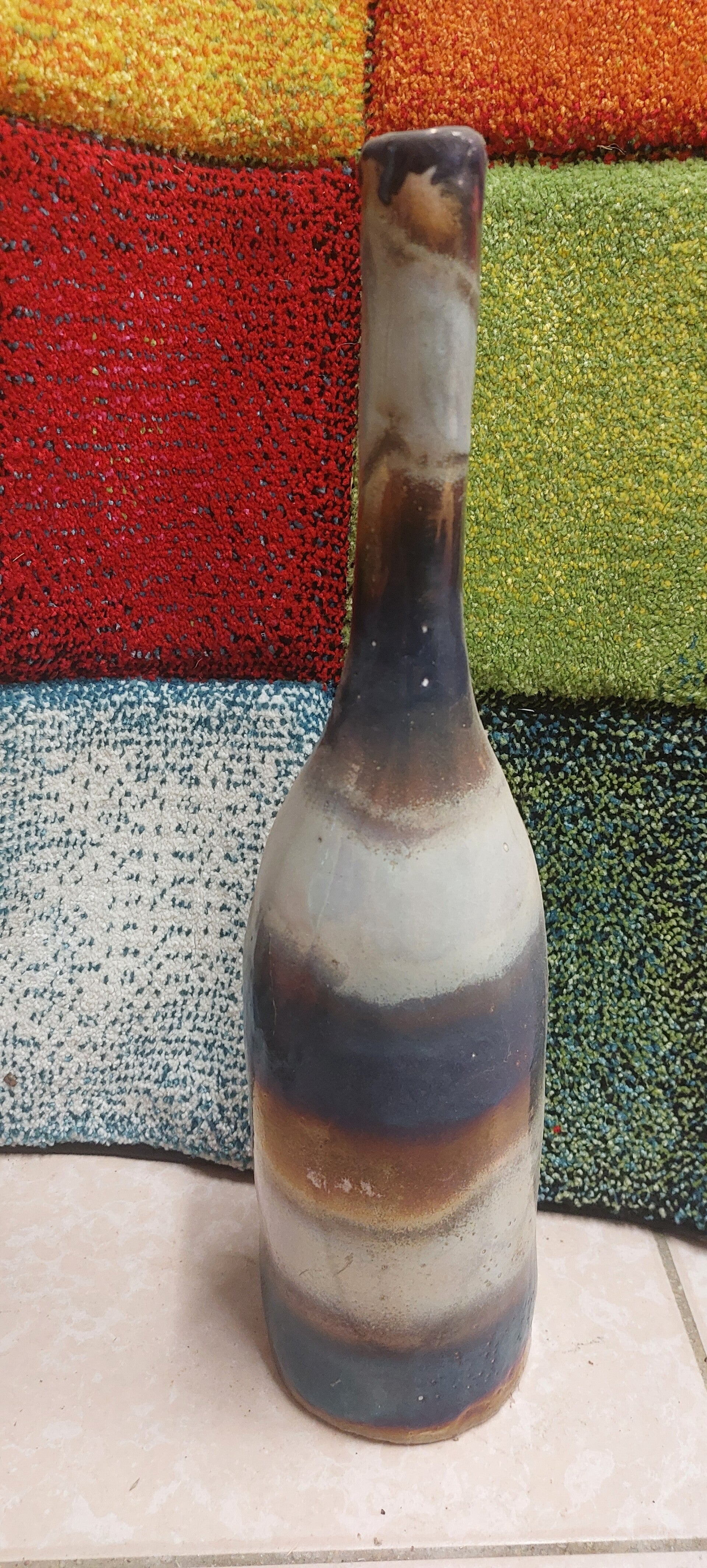 Bottiglia Raku decorazione blu e bianco h.45 cm