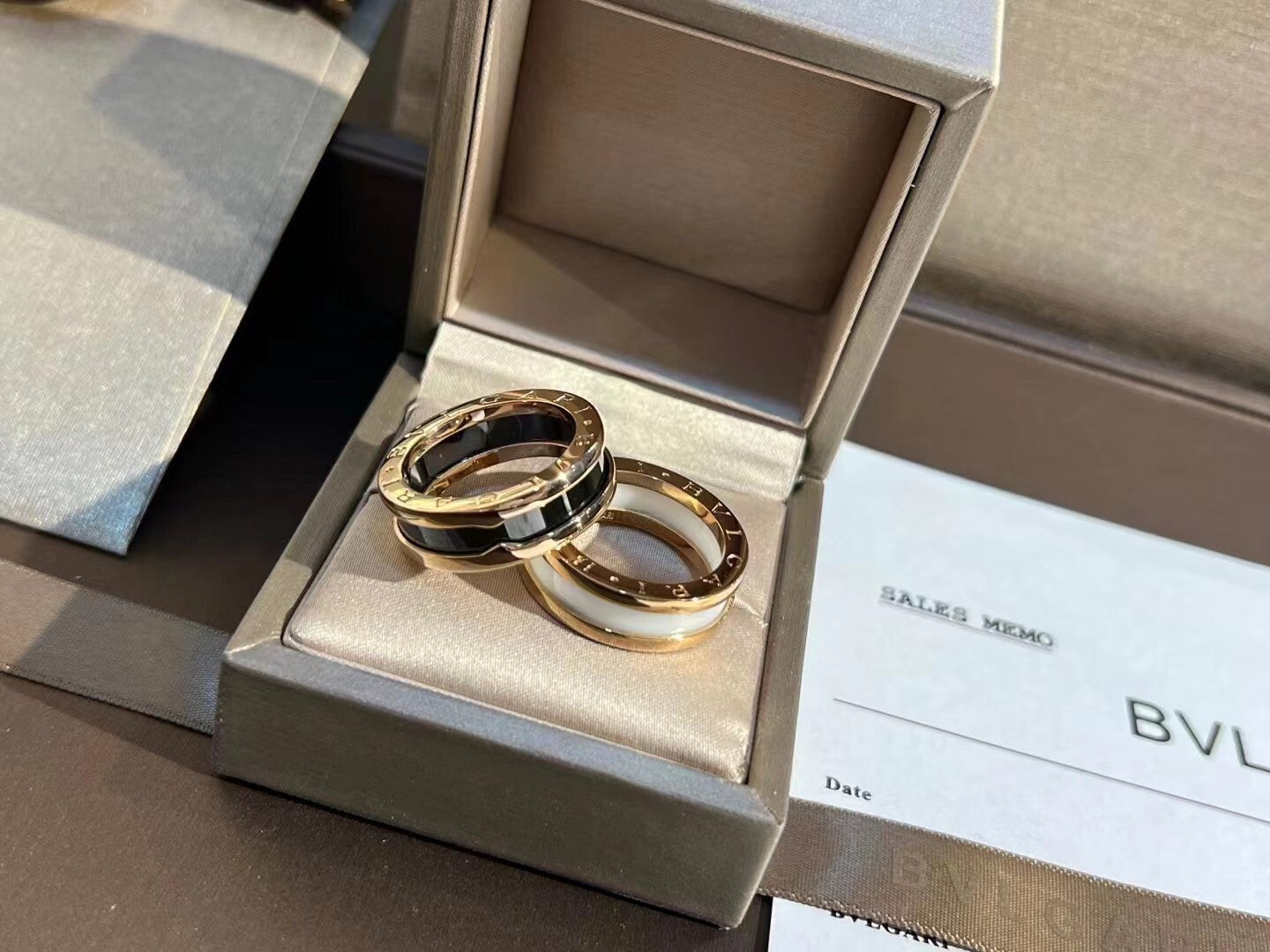 BVLGARI - Anillo en Oro Rosa y Cerámica Negra 💍 (Edición Réplica de Boutique)