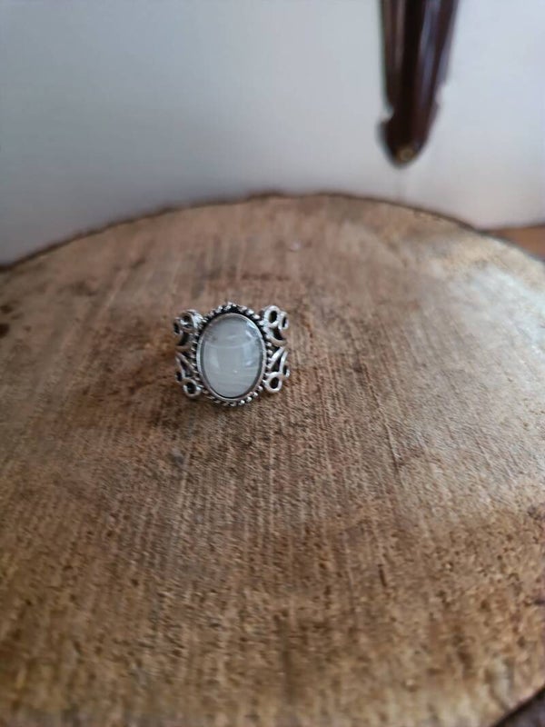 Dames ring: maansteen