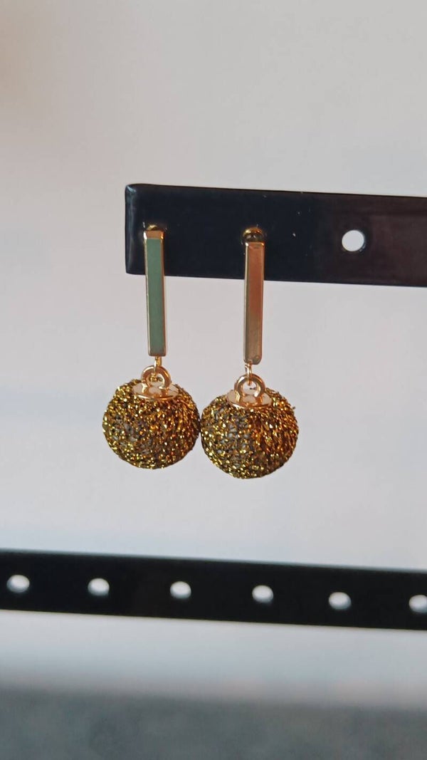 Oorbellen ( goud, pompon )