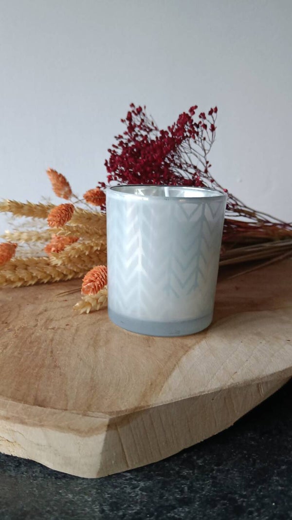 Self-made kaarsen ( potje met reliëf)