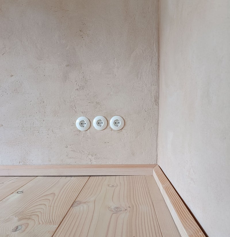 Kalkspachtel im Raum