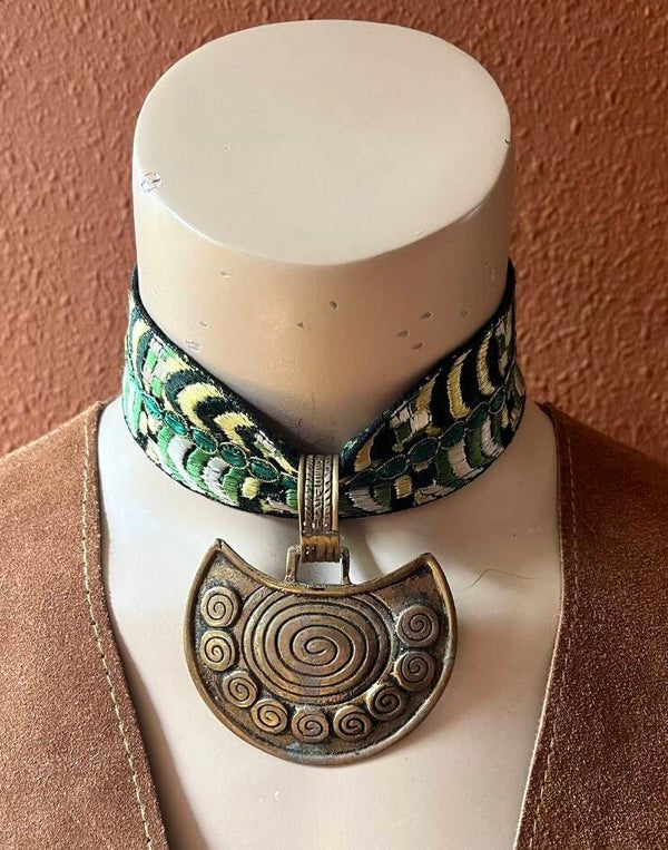 Bonsoir Saar vintage remade choker #13