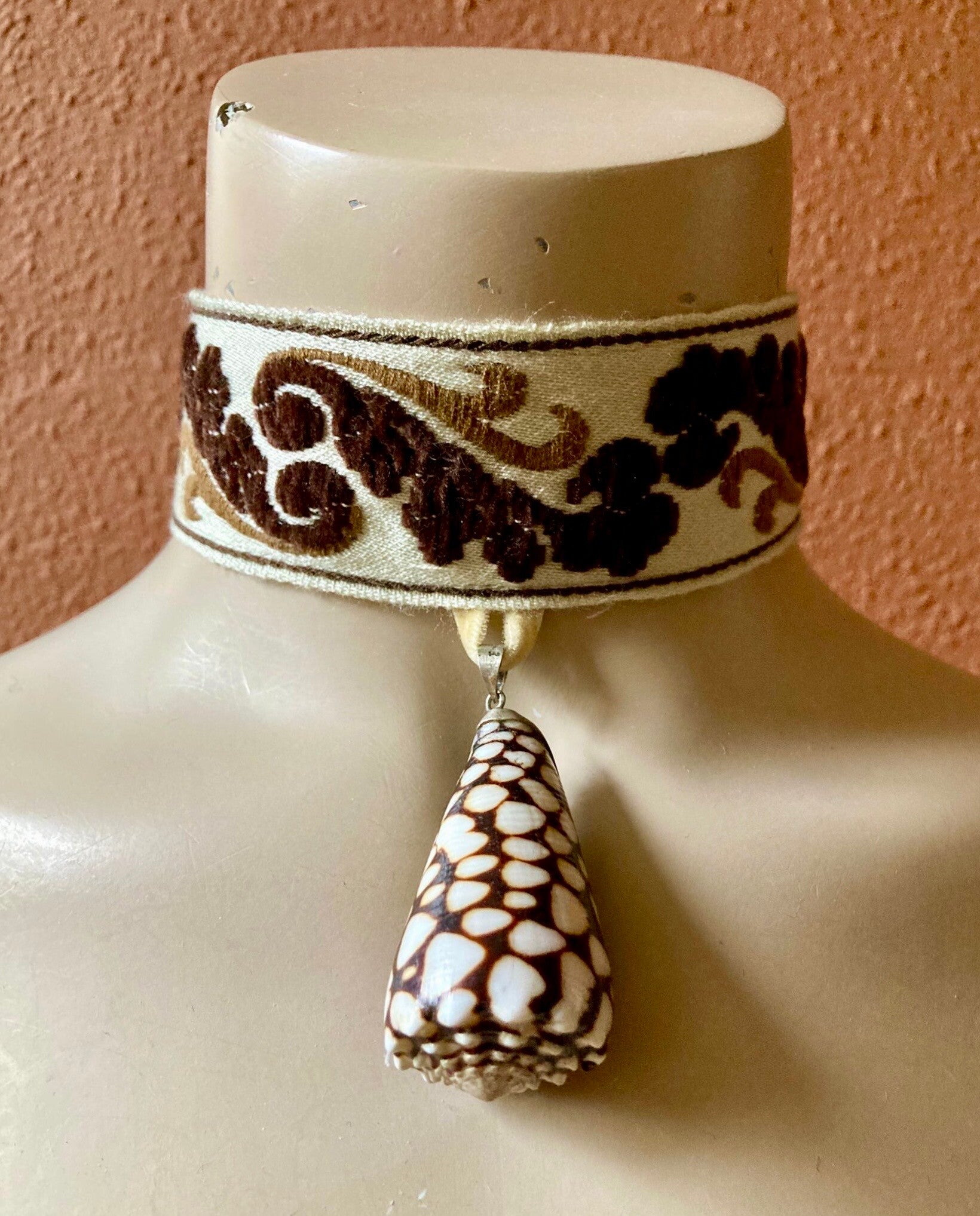 Bonsoir Saar vintage remade choker #56