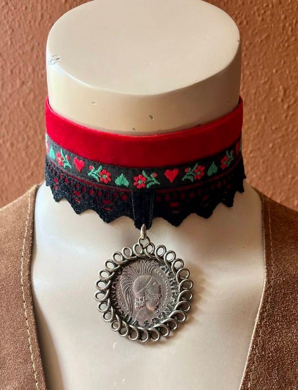 Bonsoir Saar vintage remade choker #19