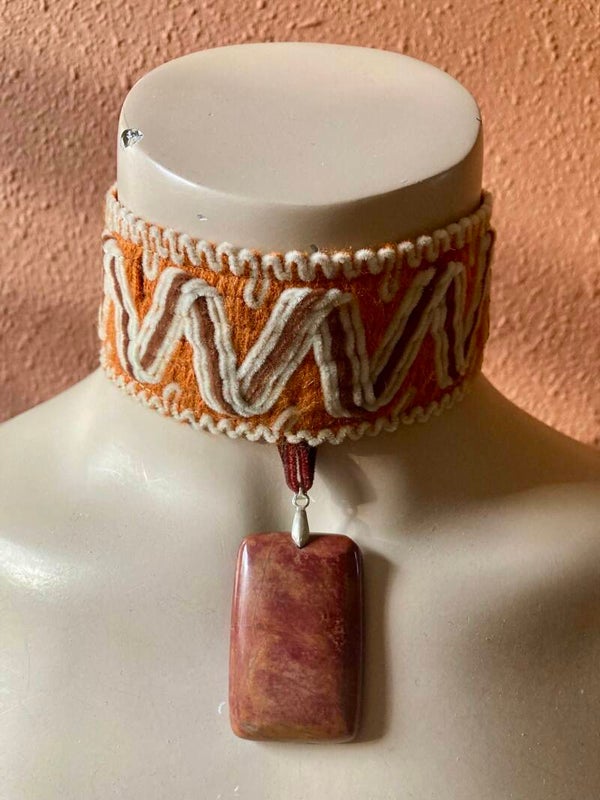 Bonsoir Saar vintage remade choker #58