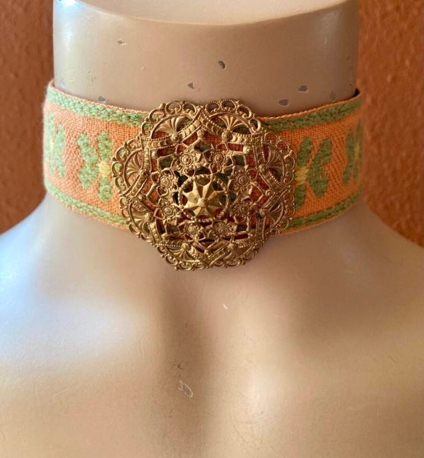 Bonsoir vintage remade choker
