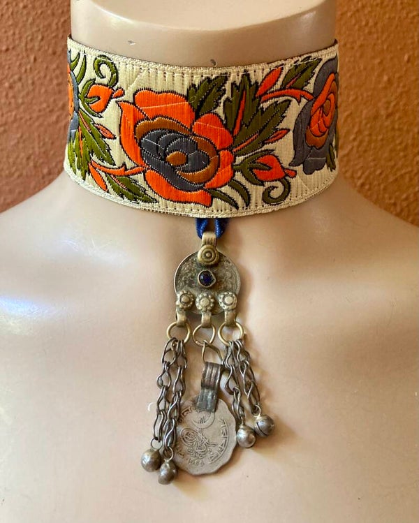 Bonsoir Saar vintage remade choker