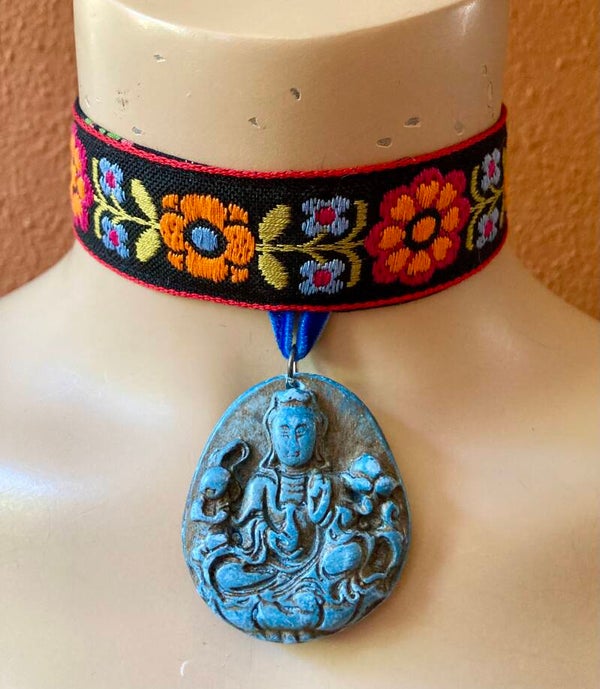 Bonsoir vintage remade choker