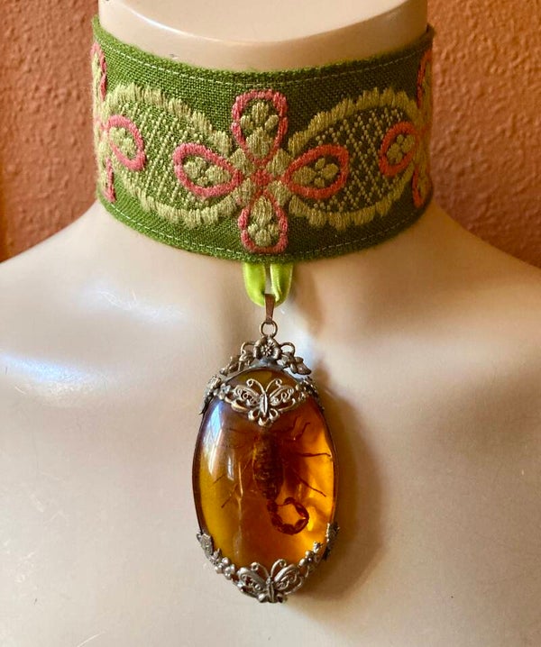 Bonsoir Saar vintage remade choker