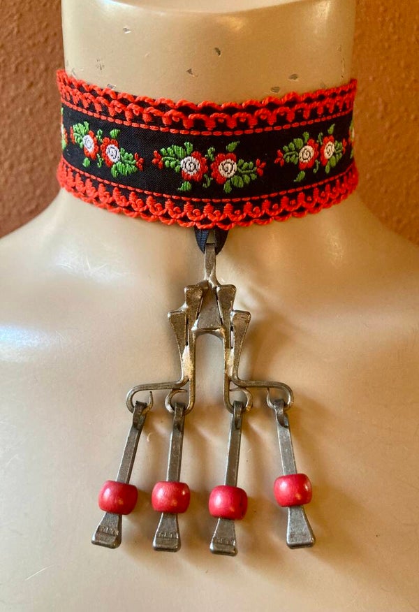 Bonsoir Saar vintage remade choker