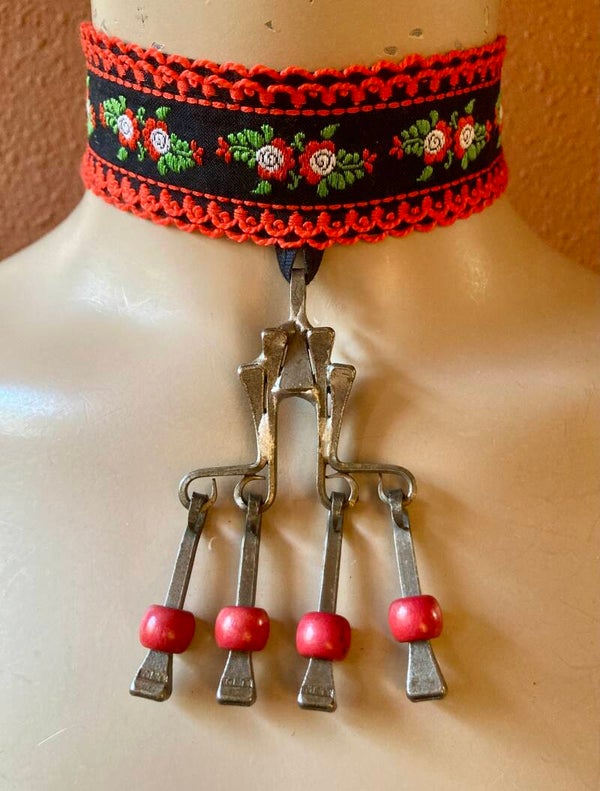 Bonsoir Saar vintage remade choker