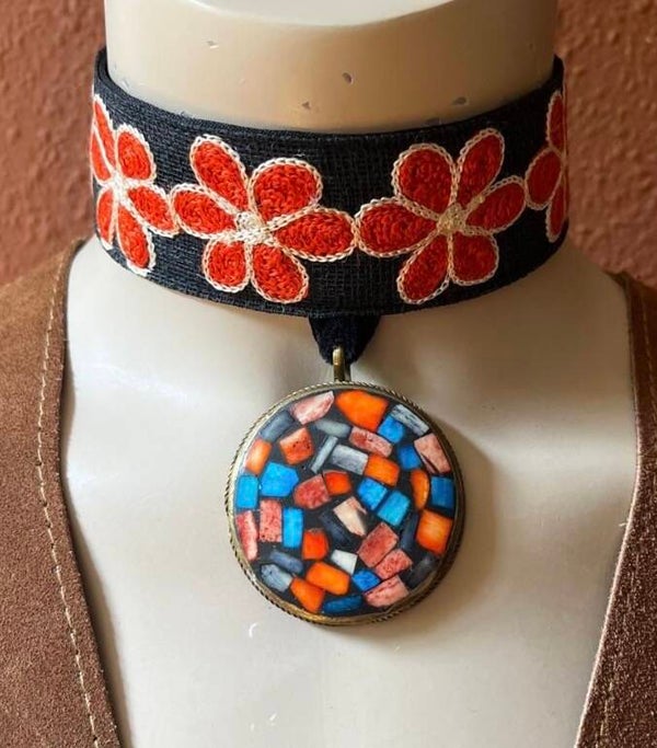 Bonsoir Saar vintage remade choker