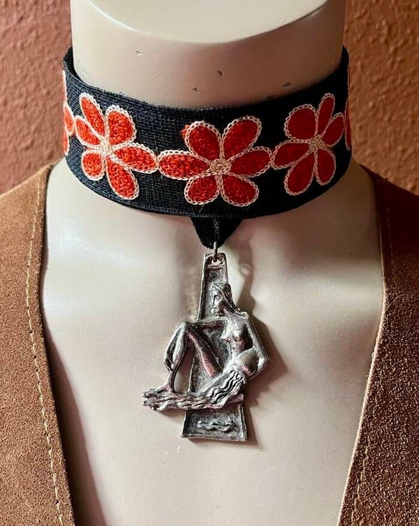 Bonsoir Saar vintage remade choker