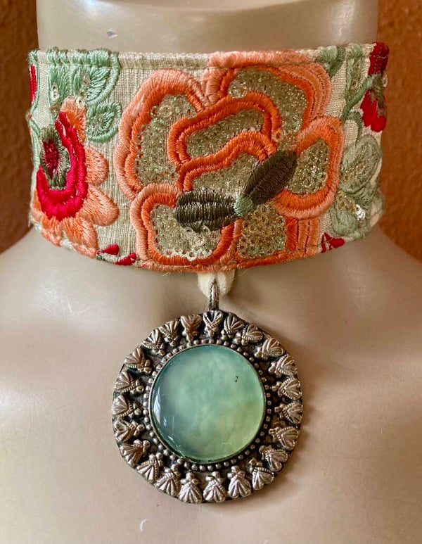 Bonsoir Saar vintage remade choker