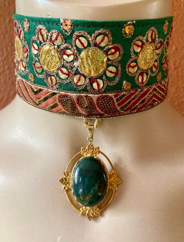 Bonsoir Saar vintage remade choker