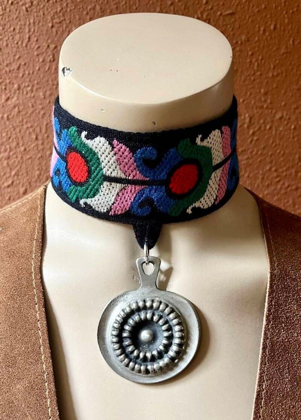 Bonsoir Saar vintage remade choker #37