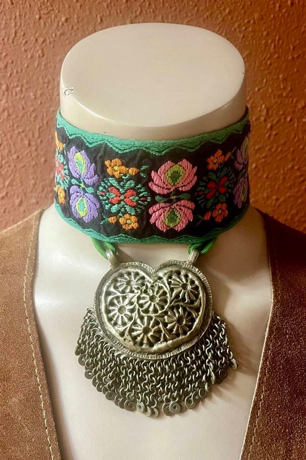 Bonsoir Saar vintage remade choker #48