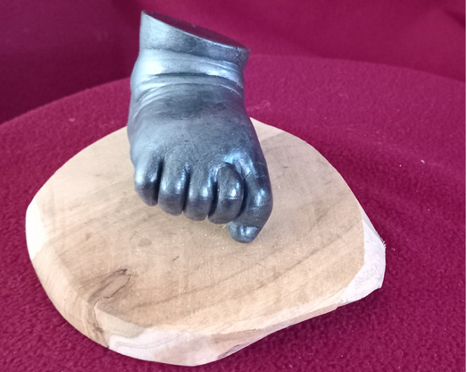 Leaflike Lifecasting babyvoetje op sokkel