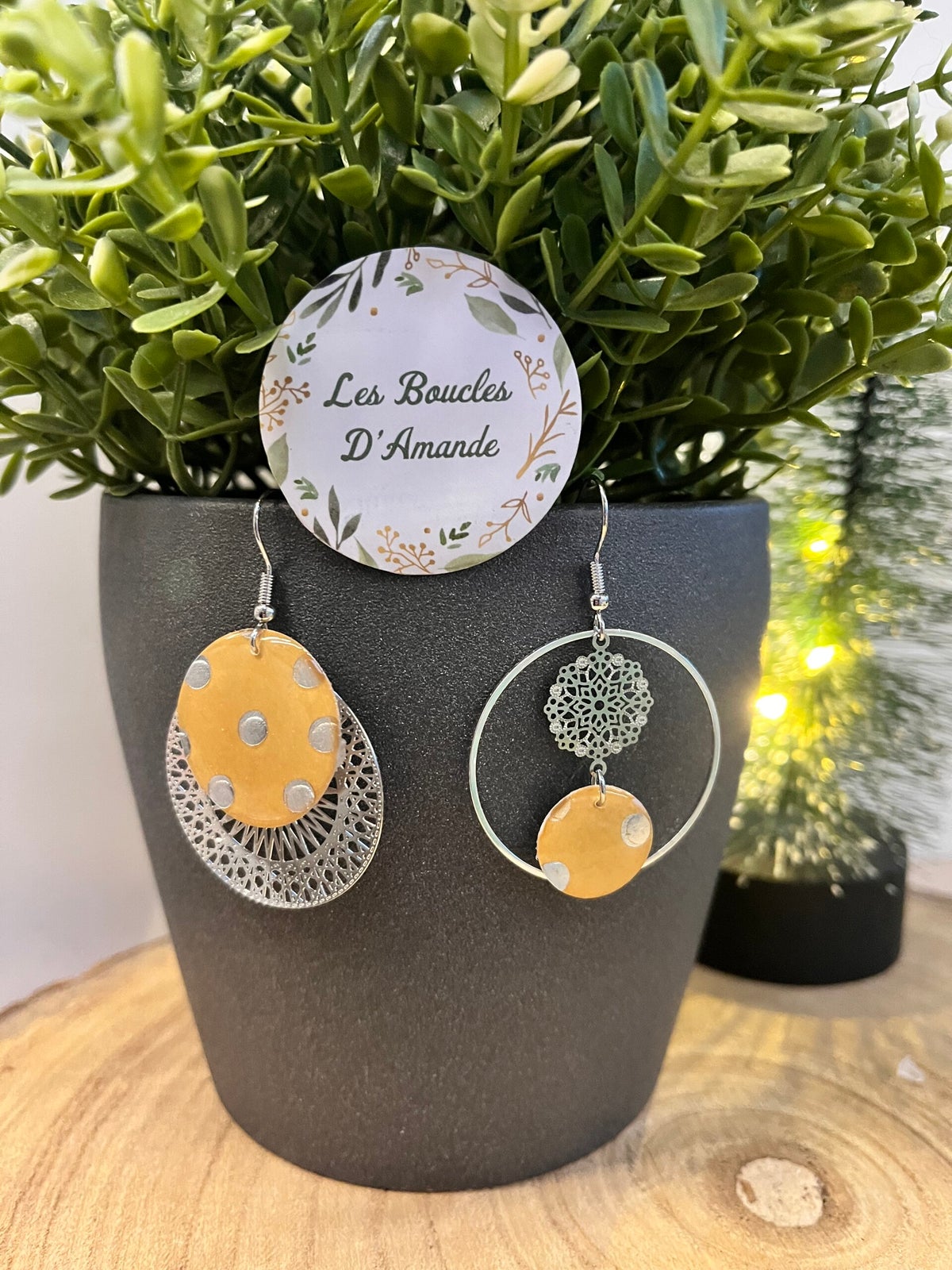 Boucles D'oreilles émail Prune/beige - Feuilles Parme - Métaux Mixtes - ILE O PERLES - Neuf Avec étiquettes