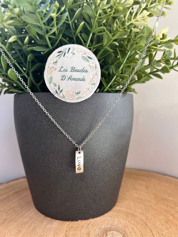 Collier médaille LOVE argenté