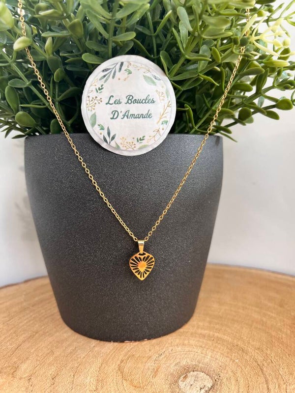 Collier doré goutte