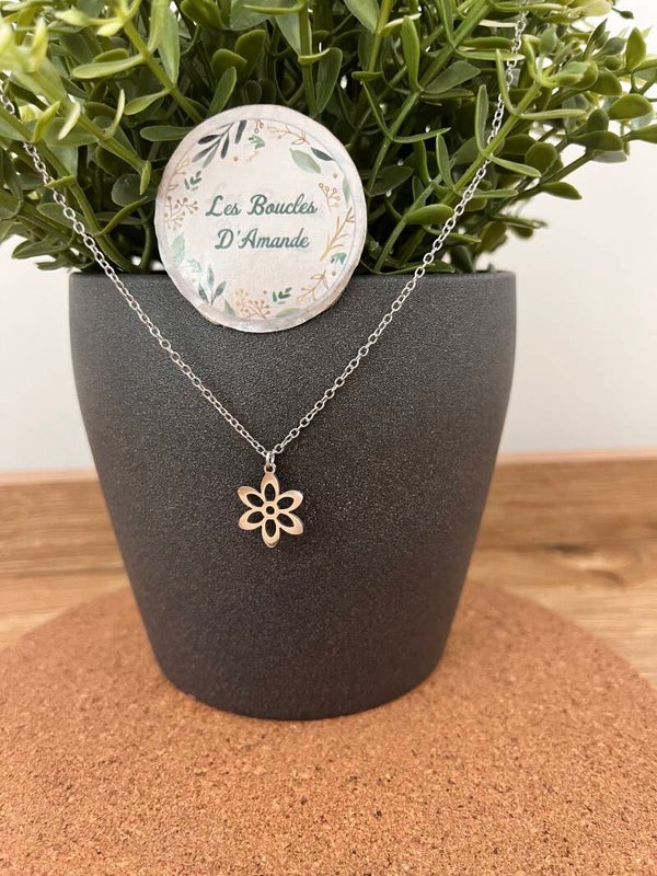 Collier argenté fleur